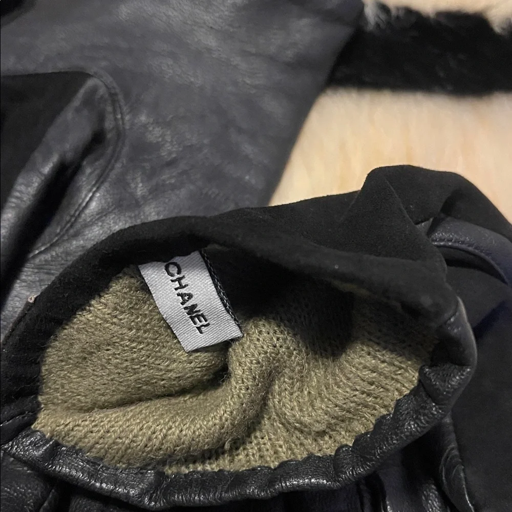 CHANEL Black and Tan Leather Gloves - Picture 6 of 10